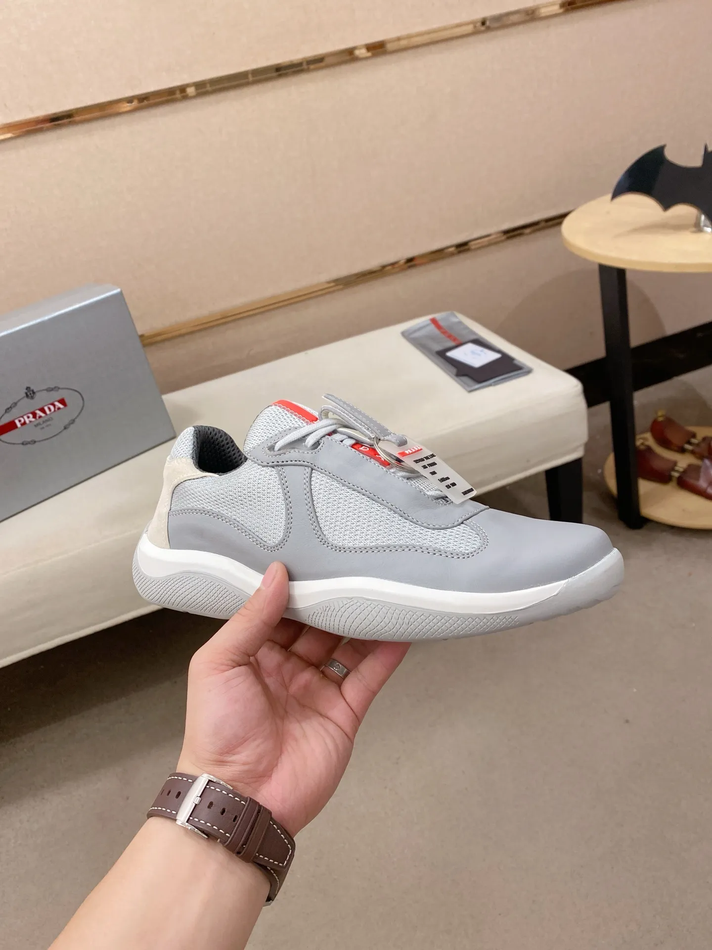 Men's shoes 💰 580💰 ✔️✔️✔️High version High-quality new PRADA (Prada) counters are launched simultaneously, new men's shoes, 😘fabrics are selected from first-layer cowhide fabrics. Lining: Imported cowhide leather lining. 👍🏿High-end☄️Open-molded non-slip rubber outsole, exquisite lines, simple and elegant, comfortable and high-end for leisure travel. Code number: 38 to 45
